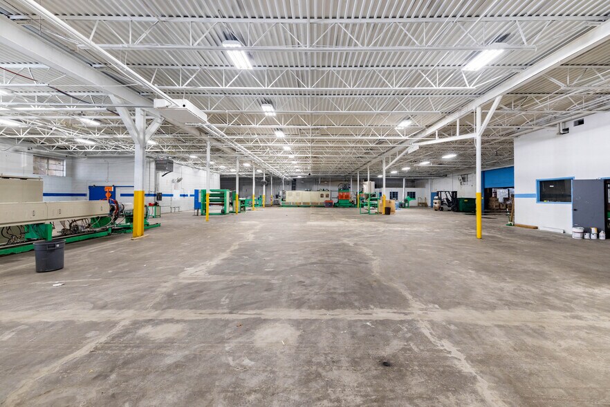 More Photos Of 28530 Reynolds St, Inkster Manufacturing For Lease