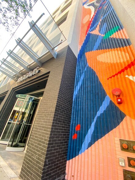 More Photos Of 820 Davis St, Evanston Office For Lease