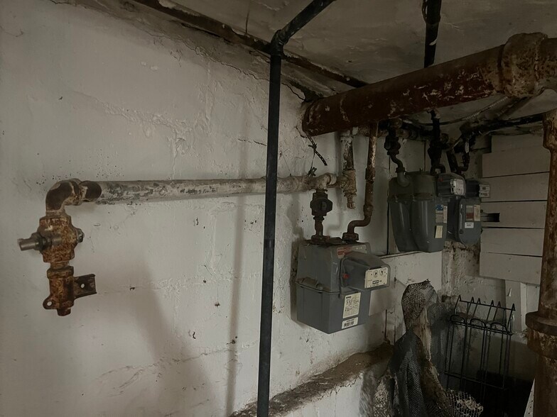 More Photos Of 9756 Corona Ave, Corona Apartments For Sale