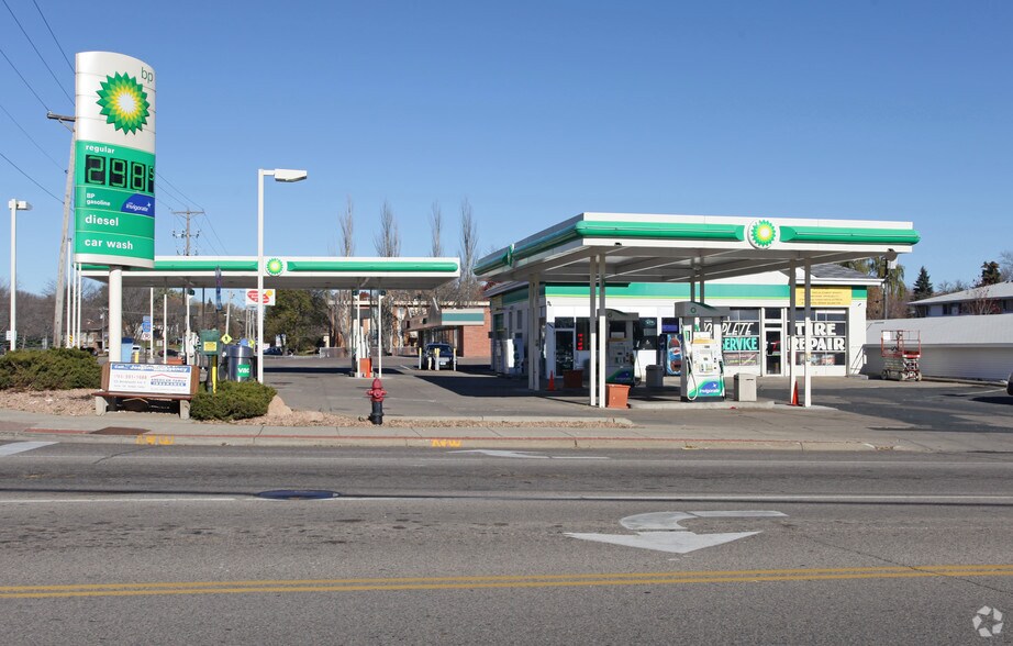 Primary Photo Of 7800 Medicine Lake Rd, Golden Valley Service Station For Sale