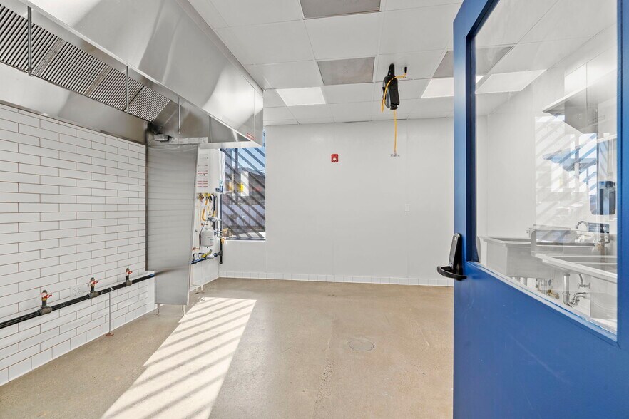 More Photos Of 4711 W Broad St, Richmond Freestanding For Sale