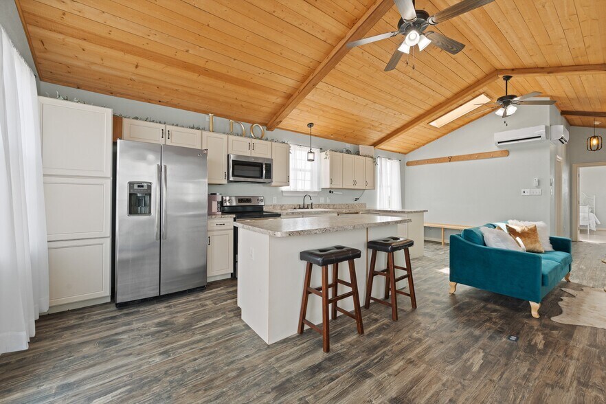 More Photos Of 3119 County Road 2730, Glen Rose Lodge Meeting Hall For Sale