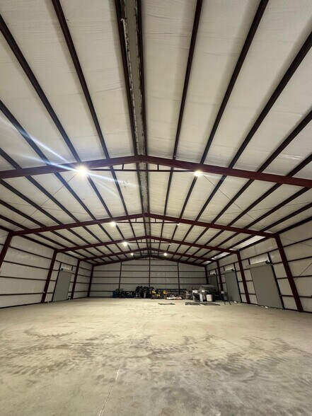 More Photos Of 6301 Us Highway 281 N, Spring Branch Light Distribution For Lease