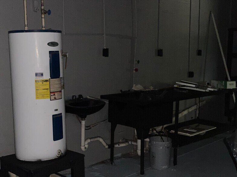 More Photos Of 1916 Cedar Dr, La Marque Restaurant For Lease