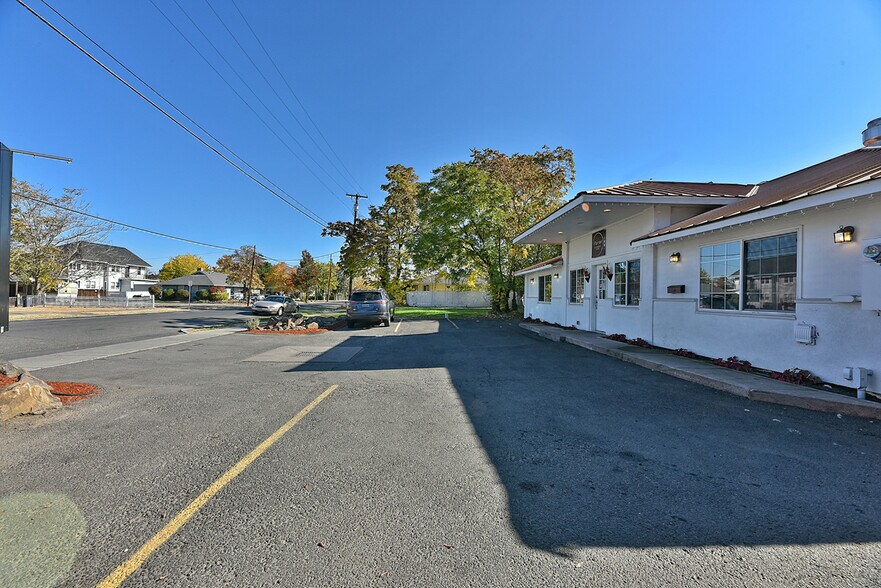 More Photos Of 1213 W Main St, Medford Restaurant For Sale