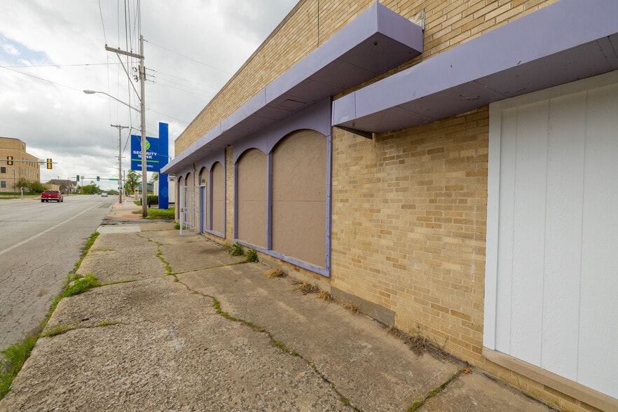 More Photos Of 1016-1020 N 10th St, Kansas City Light Distribution For Sale