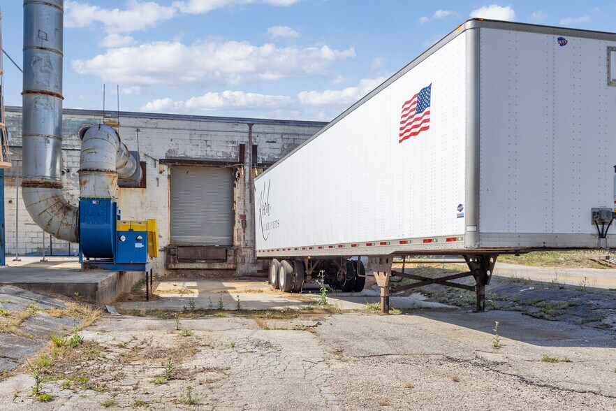 More Photos Of 11200 Dunbarton Blvd, Barnwell Manufacturing For Lease