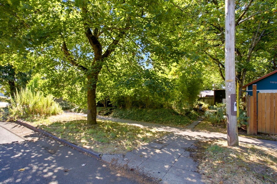 More Photos Of 5949 N Albina Ave, Portland Religious Facility For Sale