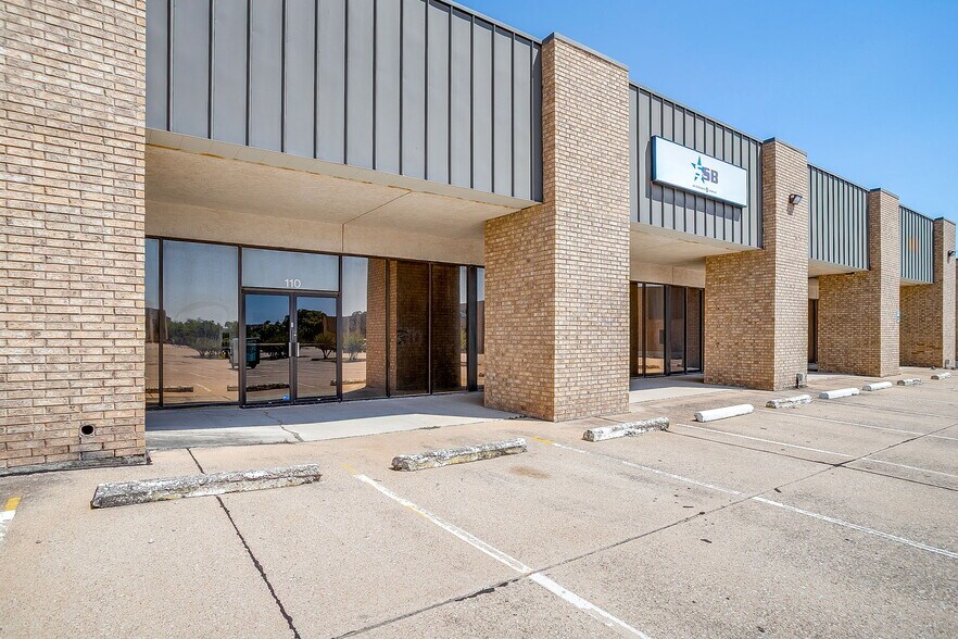 More Photos Of 401 S Jim Wright Fwy, Fort Worth Unknown For Lease