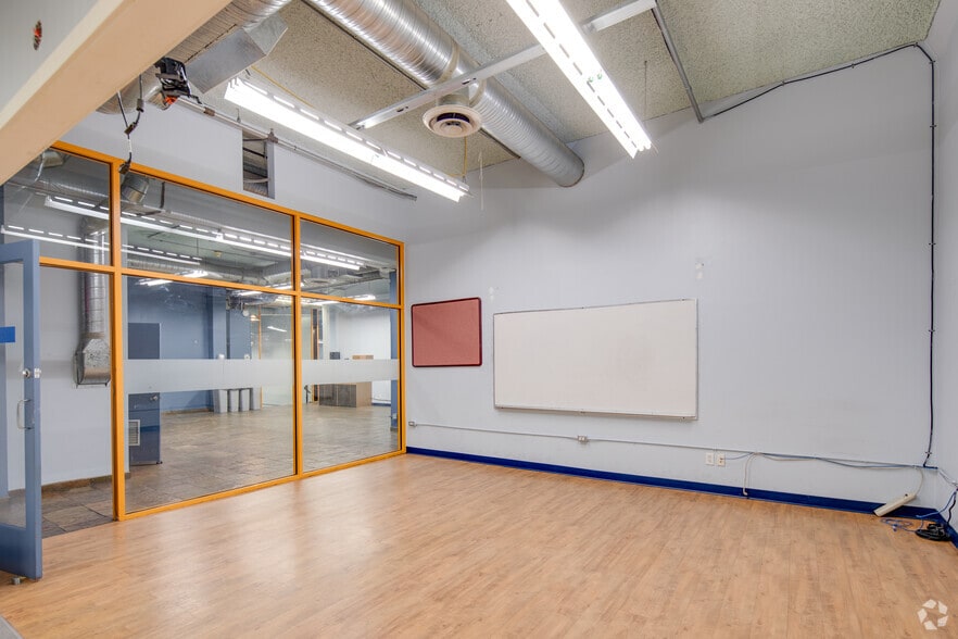 More Photos Of 541-547 Seymour St, Vancouver Storefront Retail Office For Lease