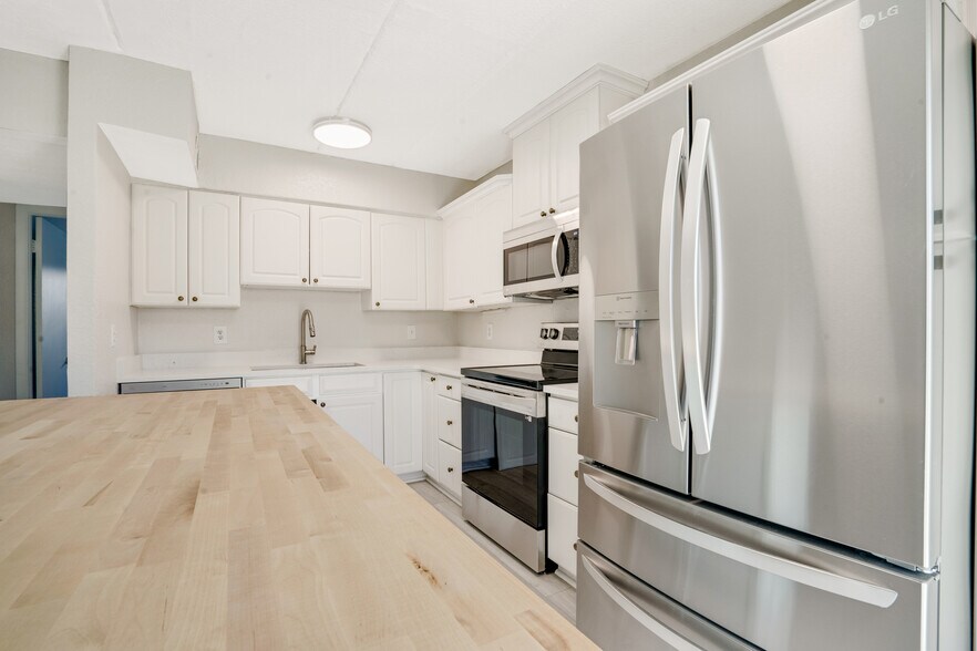 More Photos Of 2649 Lake Dr, Riviera Beach Apartments For Sale