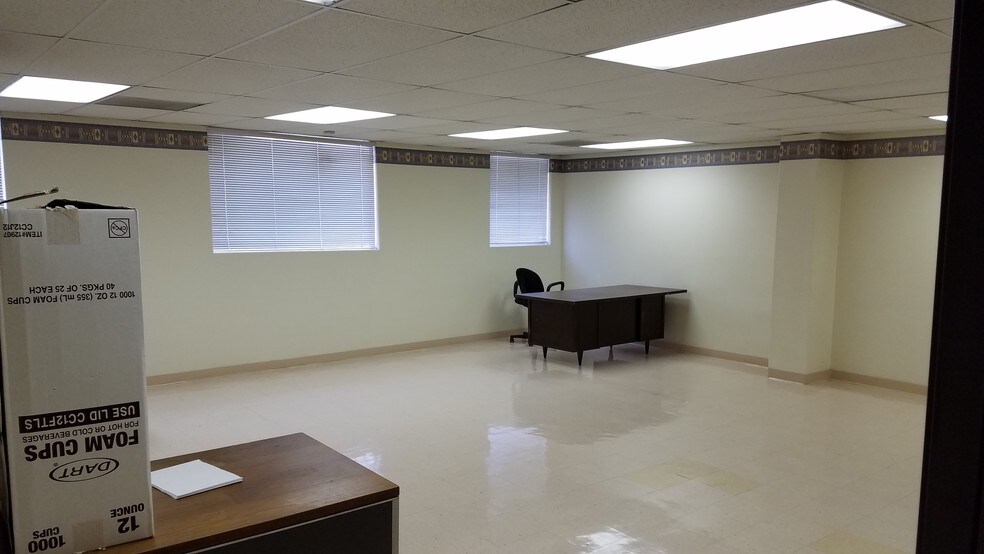 More Photos Of 2501 S Hill St, Los Angeles Office For Sale