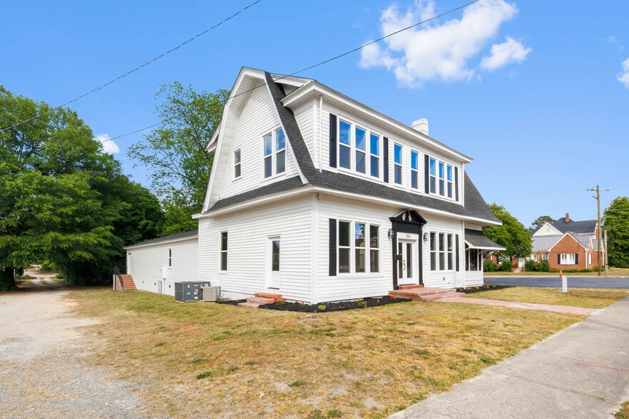 More Photos Of 504 W Broad St, Dunn Office For Sale