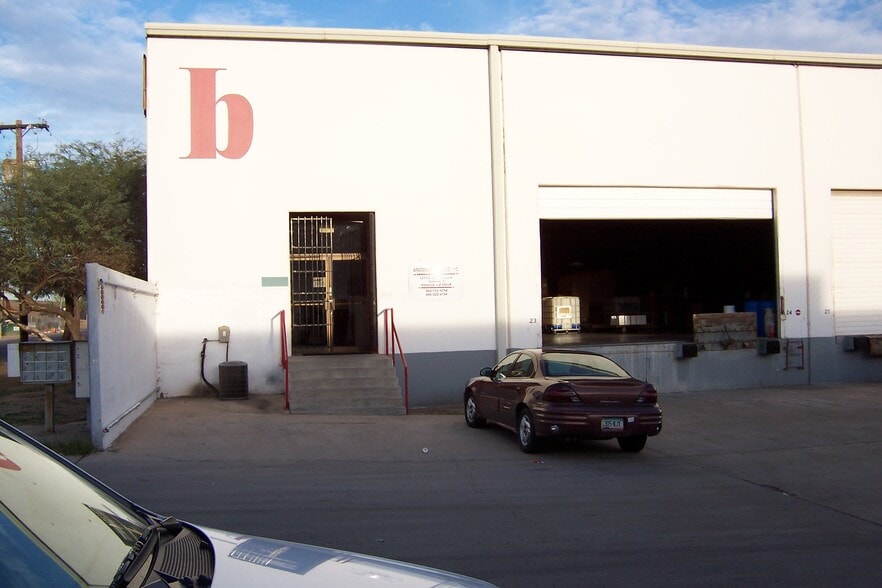More Photos Of 1315 E Gibson Ln, Phoenix Warehouse For Lease