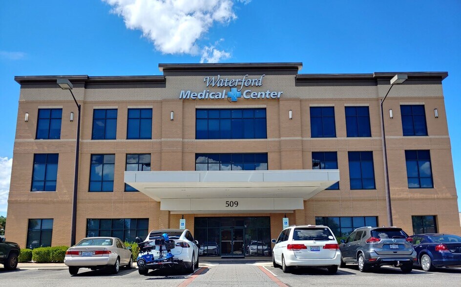 More Photos Of 509 Olde Waterford Way, Leland Office For Lease