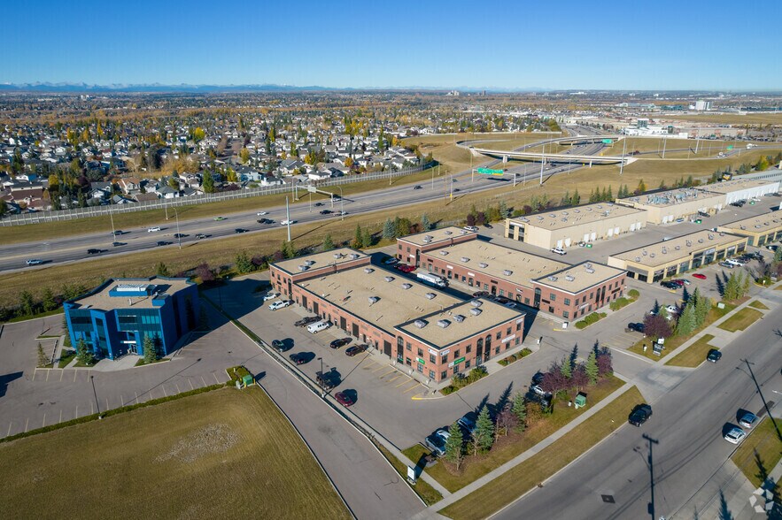 More Photos Of 12143 40th St SE, Calgary Flex For Lease