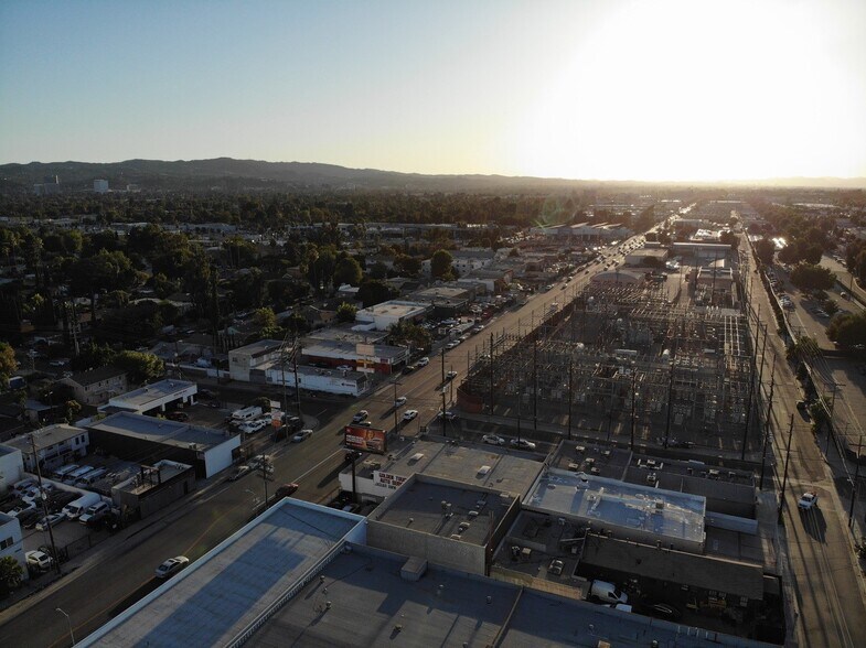 More Photos Of 14222-14226 Aetna St, Van Nuys Warehouse For Lease