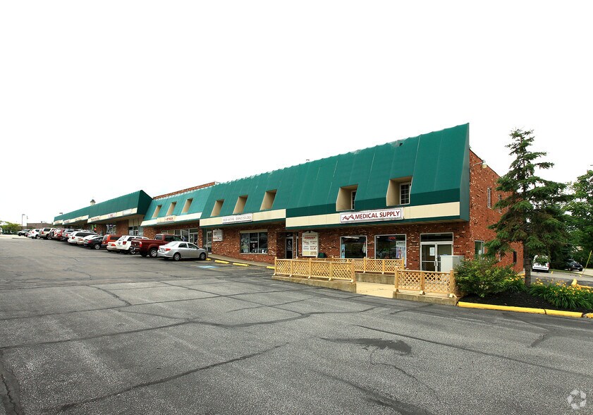 More Photos Of 8221-8237 E Washington St, Chagrin Falls Unknown For Lease