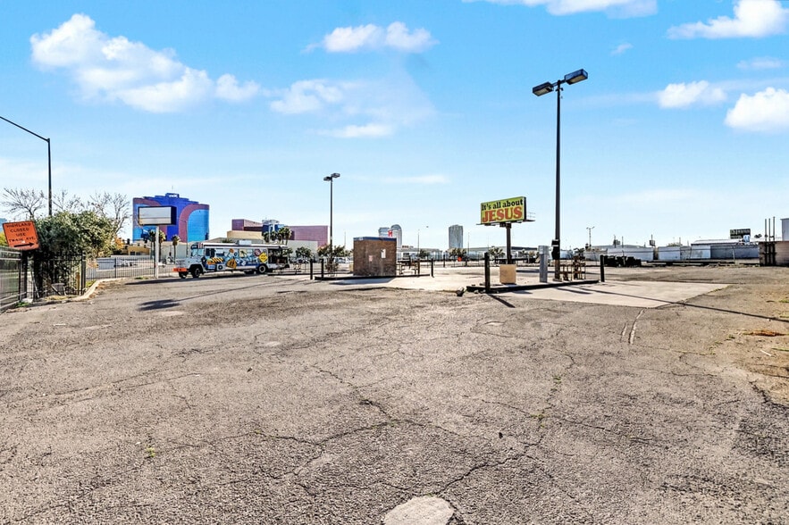More Photos Of 3635 Polaris Ave, Las Vegas Industrial For Lease