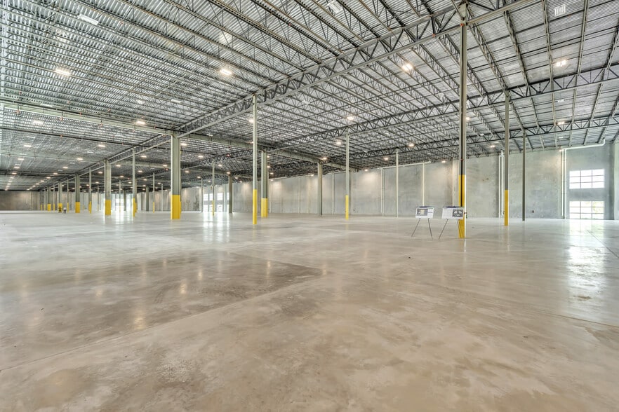 More Photos Of 6505 NW 167th St, Hialeah Unknown For Lease