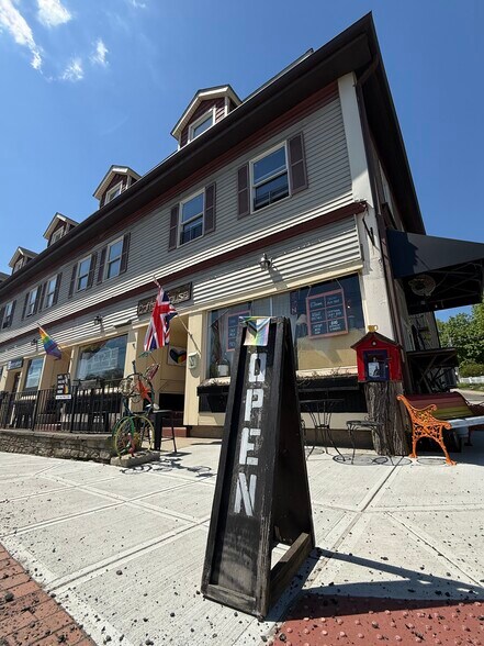 More Photos Of 82 Main St, East Hampton Apartments For Sale