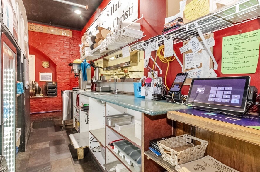 More Photos Of 536 4th St, Bremerton Storefront For Sale