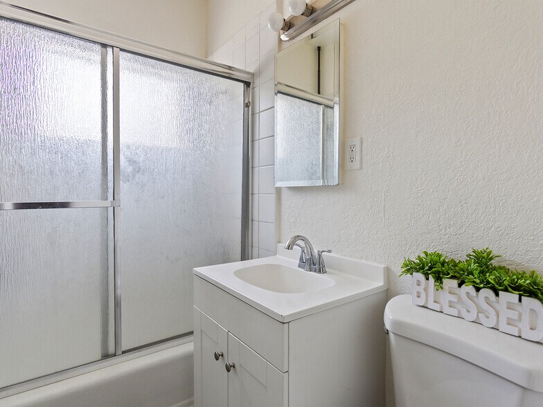 More Photos Of 331 Allen Ave, Glendale Multifamily For Sale