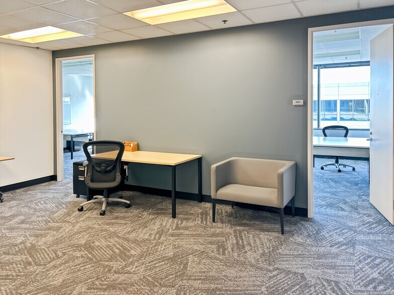 More Photos Of 450 E 96th St, Indianapolis Coworking Space