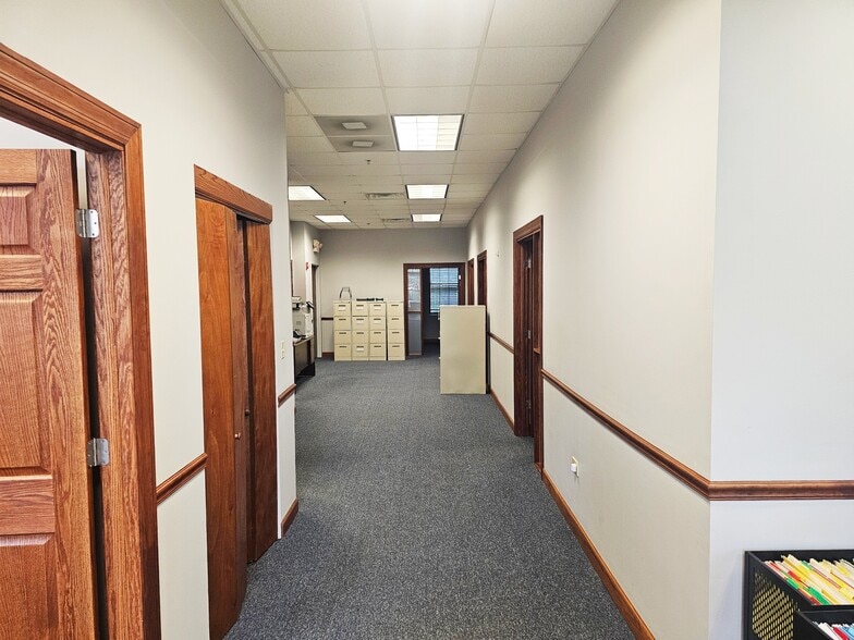 More Photos Of 20635 Abbey Woods Ct N, Frankfort Loft Creative Space For Sale