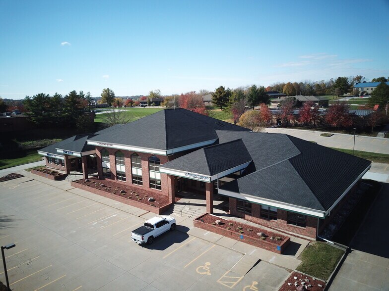 More Photos Of 2828-2844 104th St, Urbandale Office For Sale