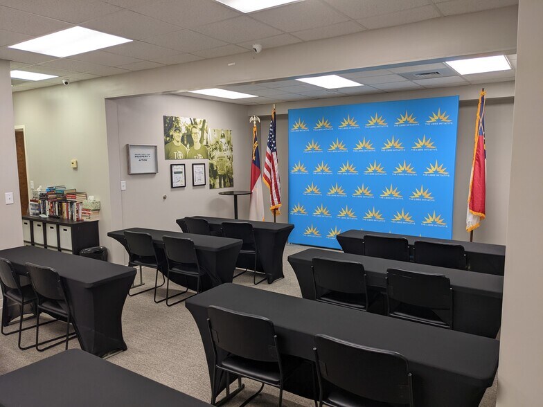 More Photos Of 249 Williamson Rd, Mooresville Medical For Lease