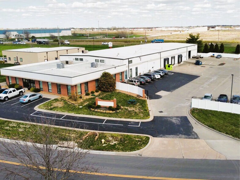Primary Photo Of 1325 SW Market St, Lee's Summit Manufacturing For Lease