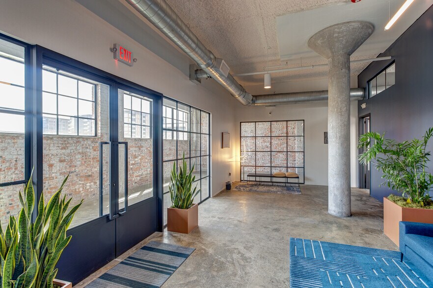 More Photos Of 2301 Commerce St, Houston Loft Creative Space For Lease