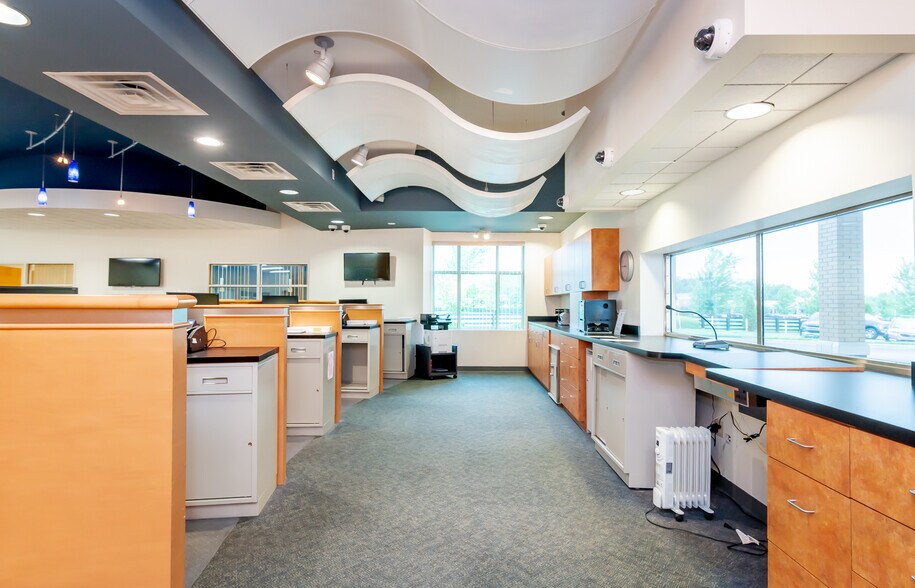 More Photos Of 157 Eastbrooke Ct, Mt Washington Bank For Sale