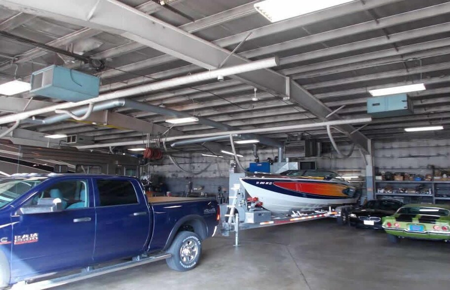 More Photos Of 1200 N 24th St, Manitowoc Showroom For Lease