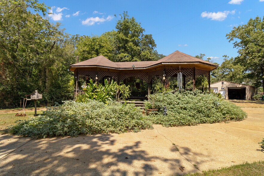 More Photos Of 750 N US Highway 287, Palestine Multifamily For Sale