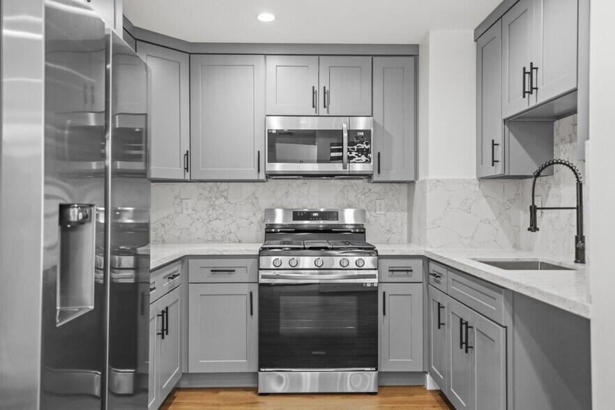 More Photos Of 2001 Penmar Ave, Venice Apartments For Sale