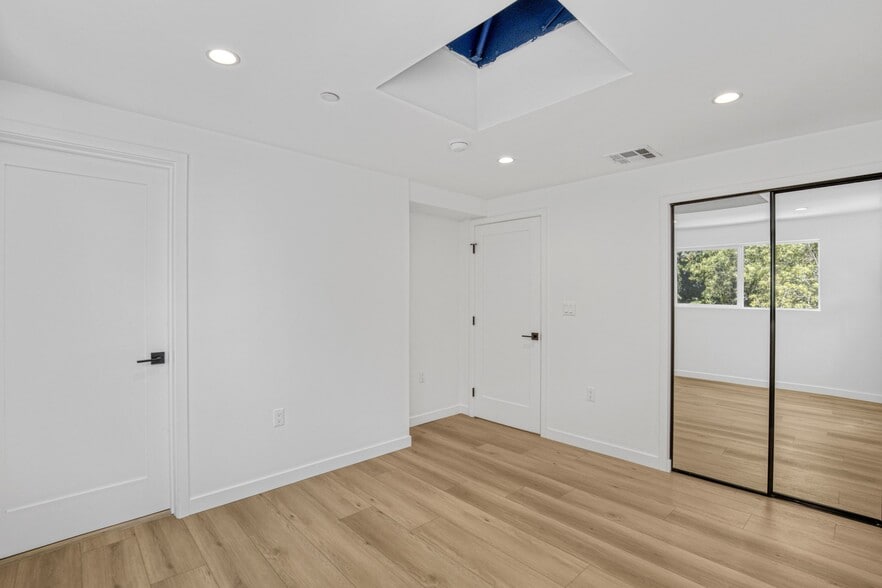 More Photos Of 10828 Hesby St, North Hollywood Apartments For Sale