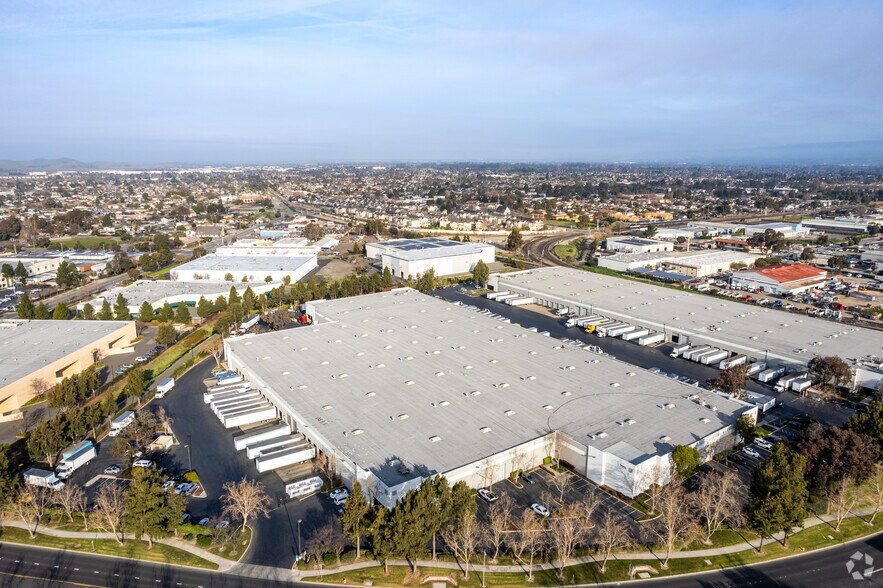 More Photos Of 7091-7095 Central Ave, Newark Unknown For Lease