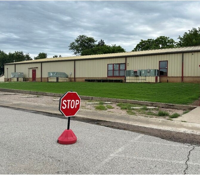 More Photos Of 306 E Neil Armstrong Pl, Tishomingo Schools For Sale