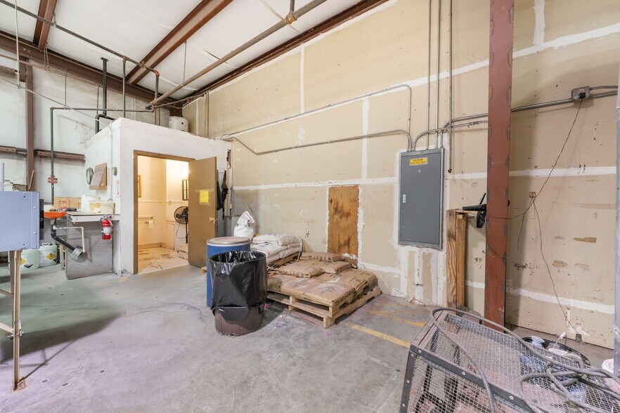 More Photos Of 480 Pat Ave, Overton Industrial For Sale