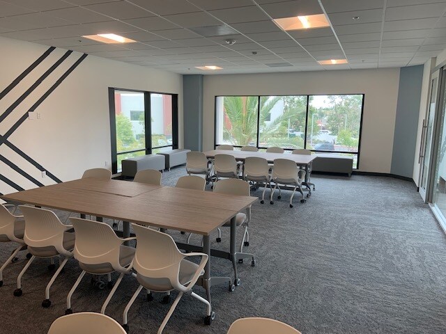 More Photos Of 17011 Beach Blvd, Huntington Beach Office For Lease