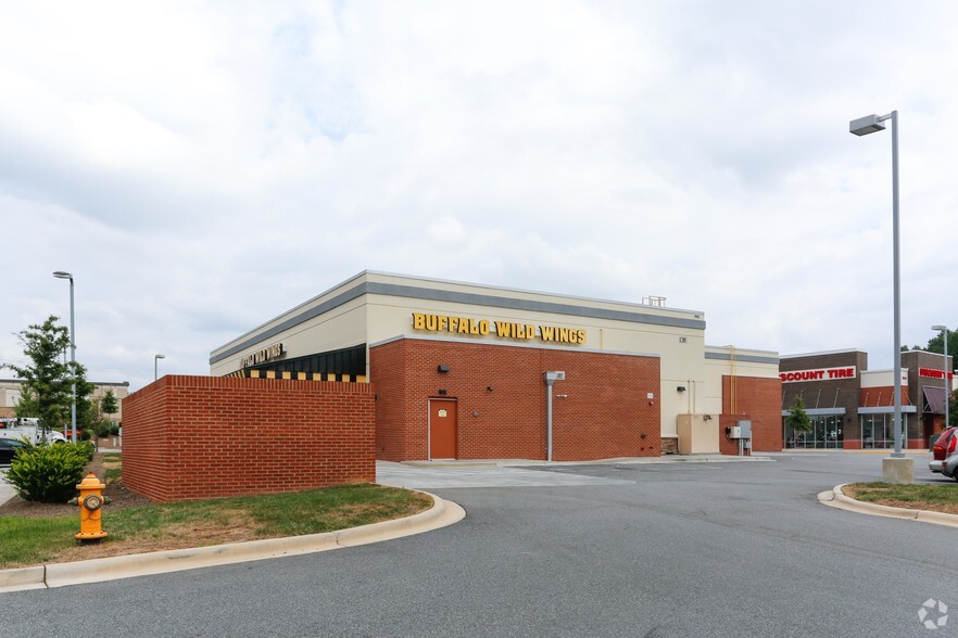 More Photos Of 9402 Northlake West Dr, Charlotte Restaurant For Lease