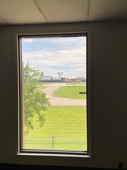 More Photos Of 4308-4310 Wiley Post Rd, Addison Office For Lease