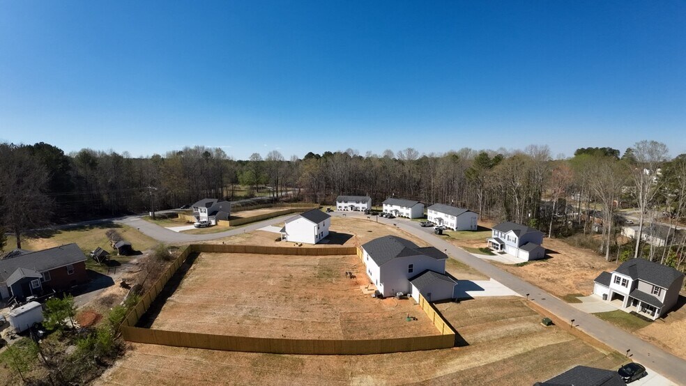 More Photos Of 110-118 Greenforest Cir, Liberty Apartments For Sale