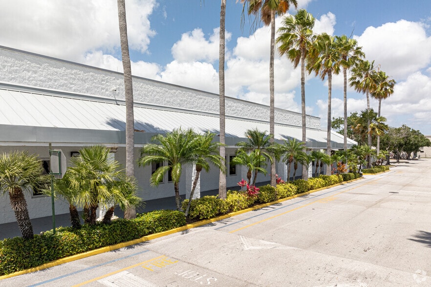 More Photos Of 10045 S Federal Hwy, Port Saint Lucie General Retail For Lease