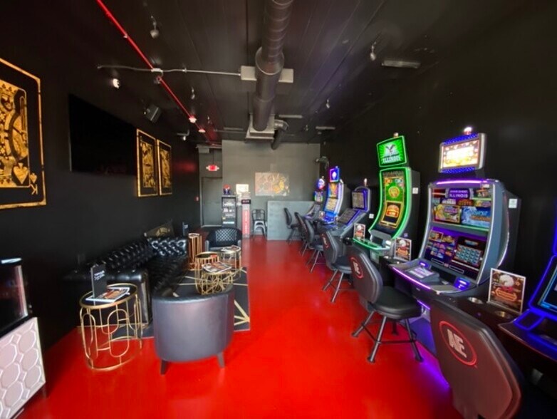 More Photos Of 314-330 S Main St, Bartlett Freestanding For Lease