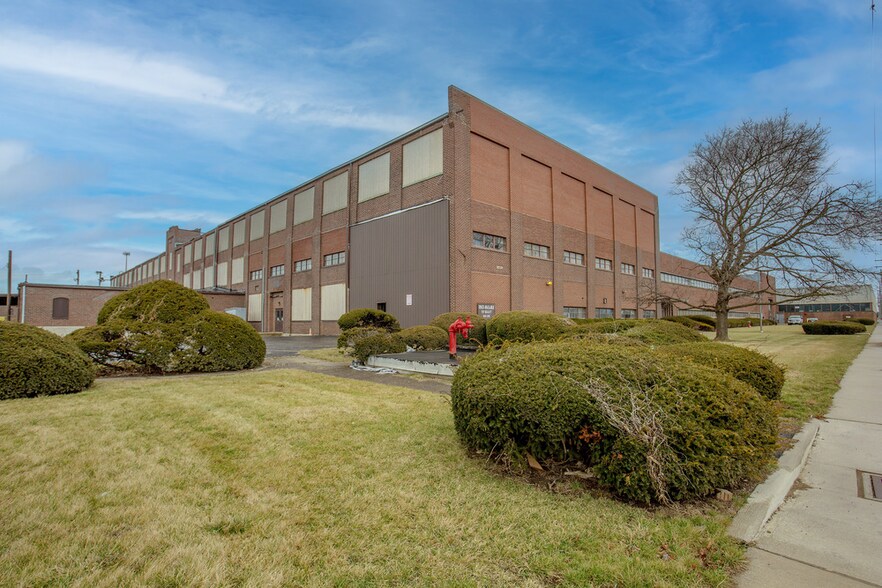 More Photos Of 600-740 Marion Rd, Columbus Warehouse For Lease