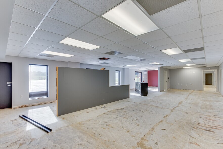 More Photos Of 6724 Cleveland Hwy, Clermont Warehouse For Lease