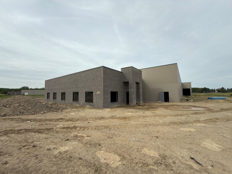 Primary Photo Of 796 Campus Parkway Dr, Tecumseh Manufacturing For Sale